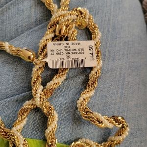 Gold plated twisted necklace with pearls